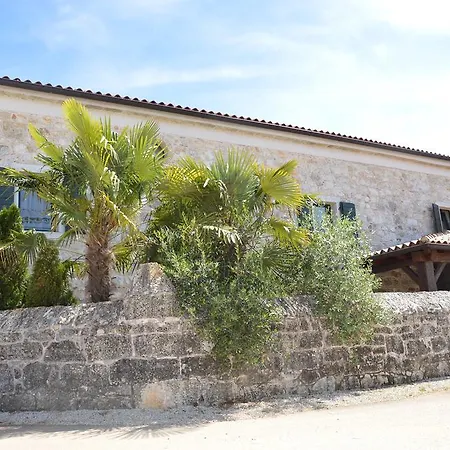 Veleniki Villa *