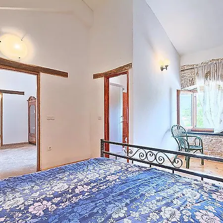 Veleniki Villa